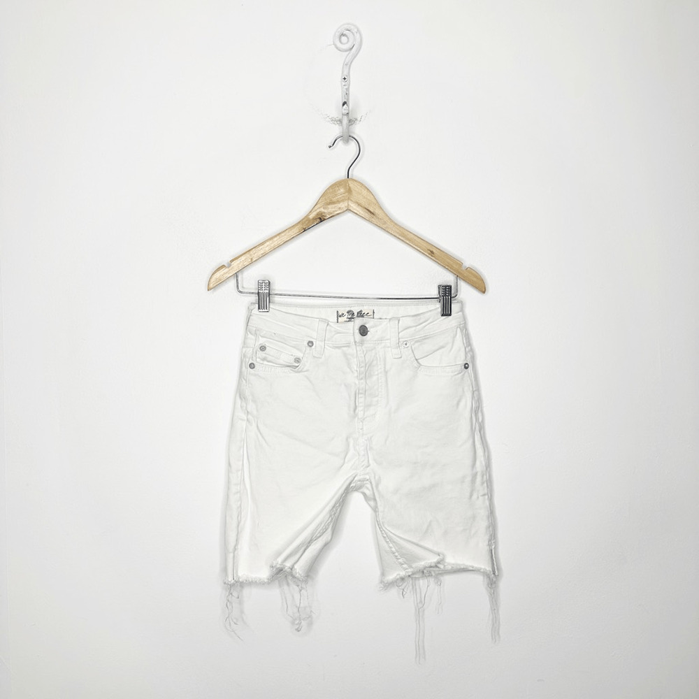 FREE PEOPLE Avery DENIM BERMUDA SHORT white cotton blend womens size 26